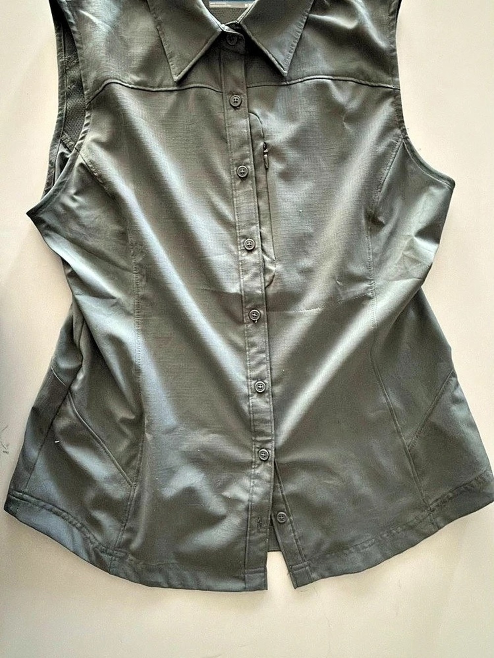 Jones New York Women's Gray Sleeveless Button Front Top